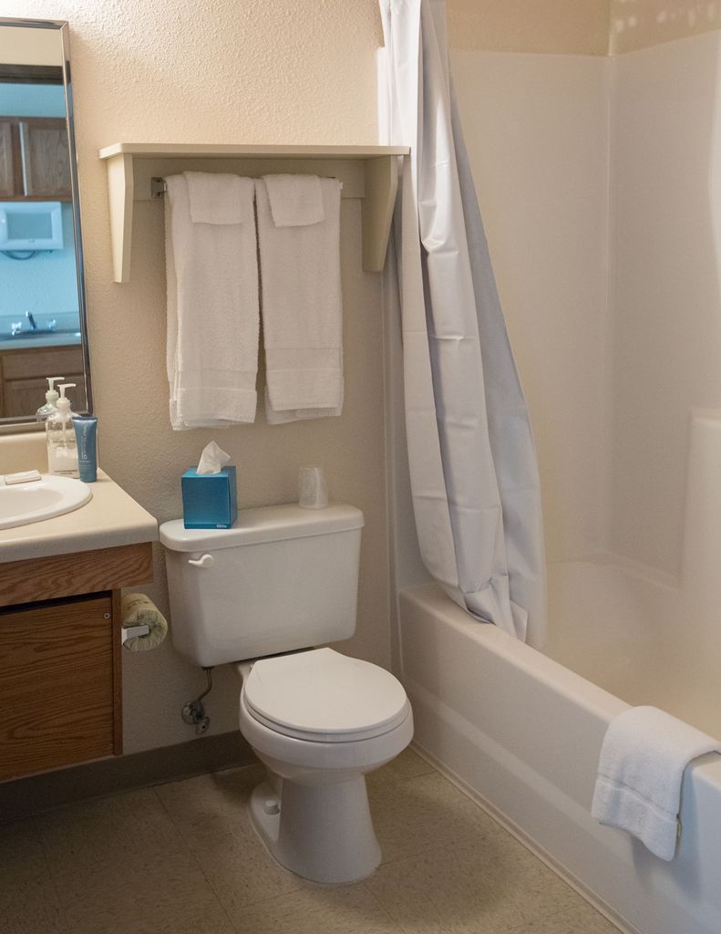 Woodspring Suites Junction City Room photo