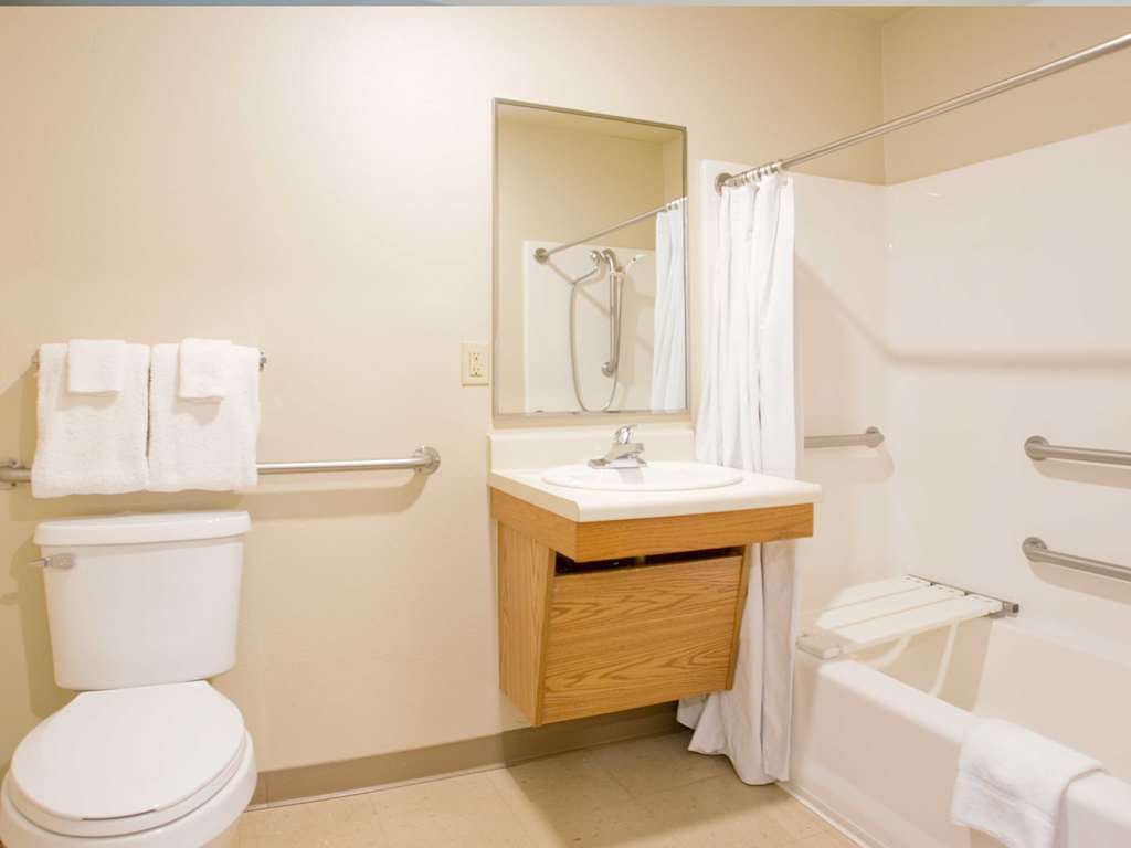 Woodspring Suites Junction City Room photo
