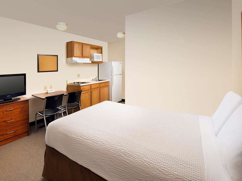 Woodspring Suites Junction City Room photo