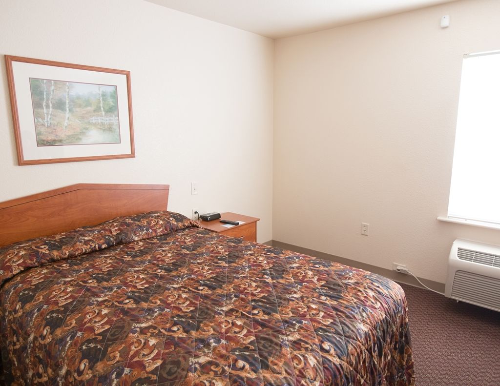Woodspring Suites Junction City Room photo