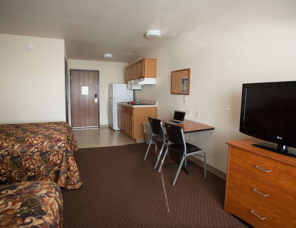 Woodspring Suites Junction City Room photo
